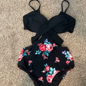Cupshe M Black and floral wrap one piece